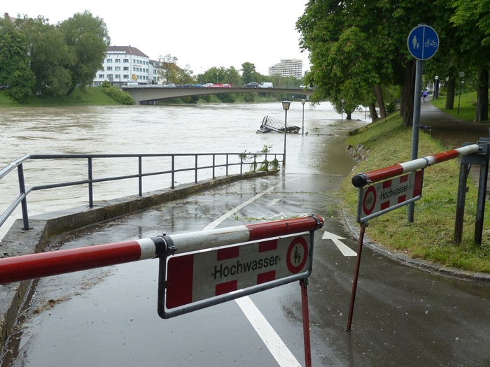 Deutsche und Niederländer üben gemeinsam den Hochwasser-Notfall