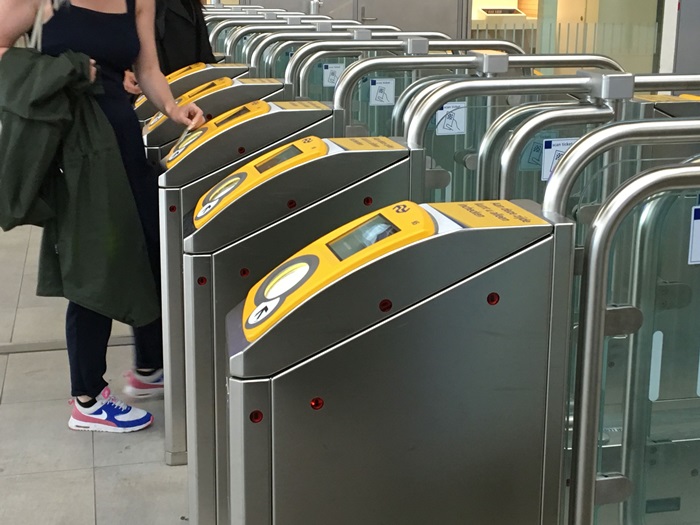 Mit deutschen Tickets an niederländischen Bahnsteigen ein- und auschecken