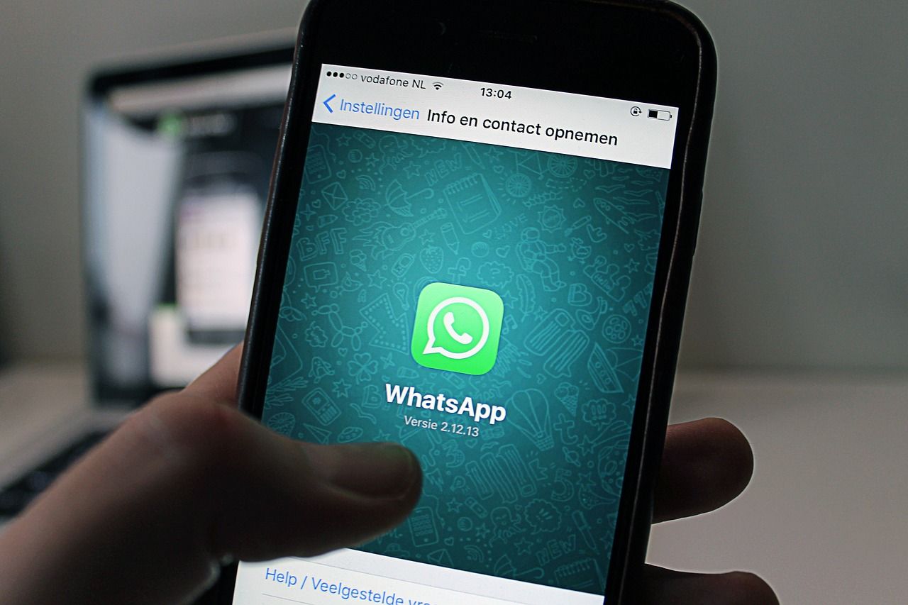 Duitse AVG: is WhatsApp met mobiel van de zaak verboden?