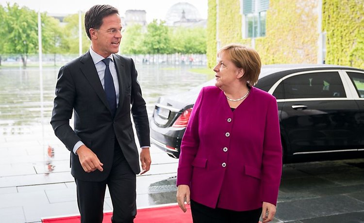 Blog: Wie Worte wirken – Merkels und Ruttes Krisenkommunikation
