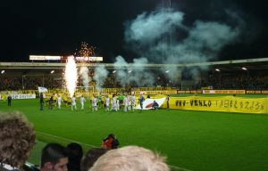 Einlauf der Mannschaften im Stadion der VVV Venlo