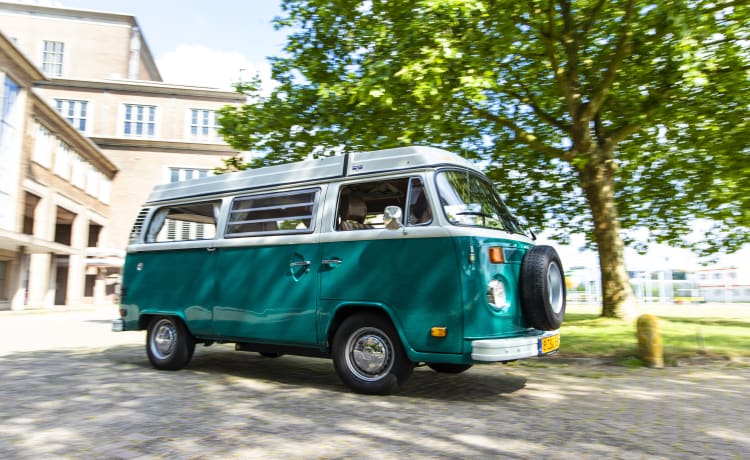 Een VW-bus als ‘stembus‘: DIA-Wahlwagen brengt Duitse verkiezingen naar scholen