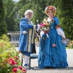 Die Rosenoper auf dem Rosenfest in den Schlossgärten Arcen wird von Maja van ’t Oever (Sopran) und Jan Alofs (Bass) gesungen. Foto: Schlossgärten Arcen