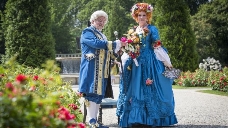 Die Rosenoper auf dem Rosenfest in den Schlossgärten Arcen wird von Maja van ’t Oever (Sopran) und Jan Alofs (Bass) gesungen. Foto: Schlossgärten Arcen