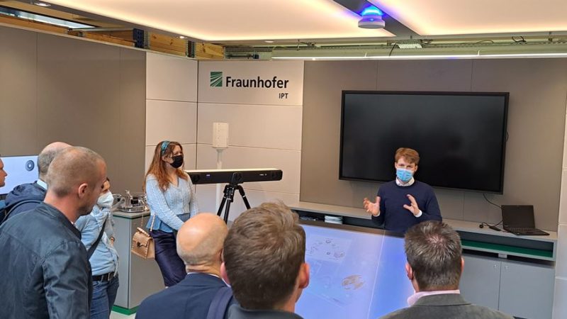 Die Teilnehmer der Scouting Reise des Projekts Enabling Networks Münsterland erlebten auf dem 5G Campus in Aachen das Engineering der Zukunft. Foto: Münsterland e.V.