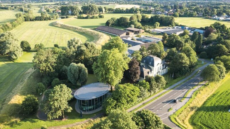 Die beiden vorderen Gebäude zeigen die Euregio Rhein-Waal in Kleve (c) Euregio Rhein-Waal