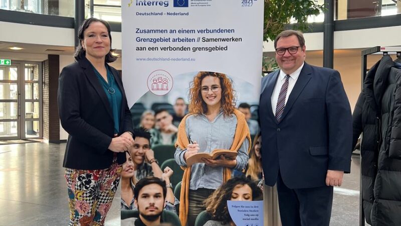 Elianne Demollin-Schneiders, Ministerin der Provinz Limburg und Frank Meyer, Vorsitzender der euregio rhein-maas-nord. Foto: euregio rhein-maas-nord