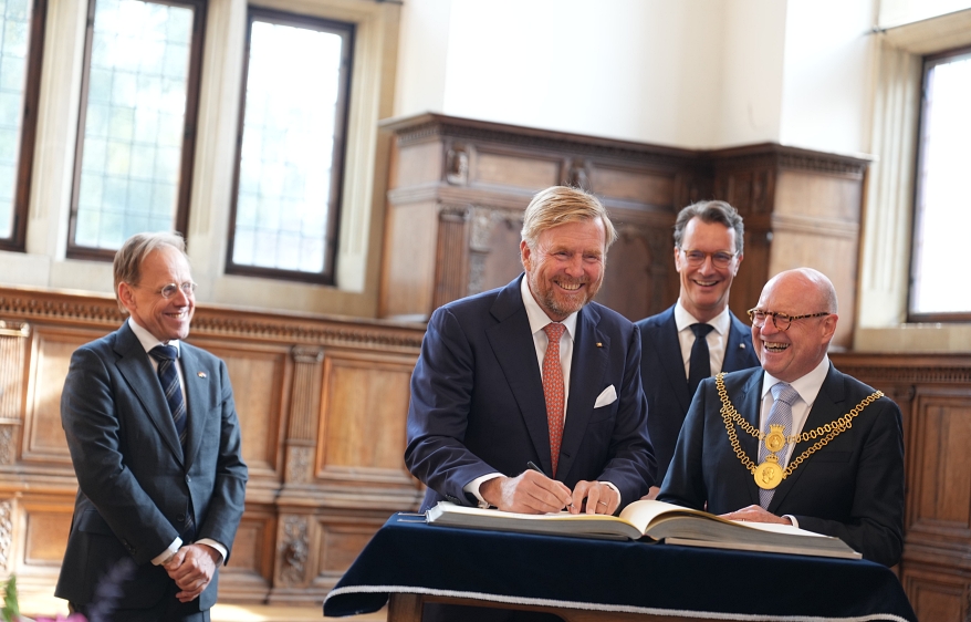 König Willem-Alexander und Hendrik Wüst