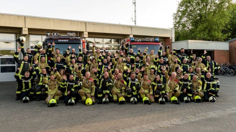Feierten 50-jährige grenzüberschreitende Zusammenarbeit: die Freiwilligen Feuerwehren aus Kranenburg und Gennep. Foto: Florian Gendritzki