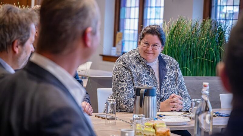 Die Europaabgeordnete Lena Düpont (EVP) besuchte die EUREGIO. Foto: Gemeente Losser