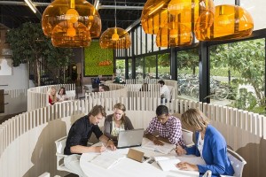 Enschede - Foto voor algemene brochure UT. Studenten in de Bastille aan het werk. Foto: Rikkert Harink RH20150707